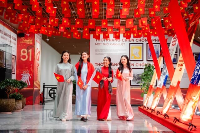 Hot nhất Nam bộ dịp 2/9, núi Bà Đen đón hàng nghìn khách đến check-in cờ hoa, đi 3 phiên chợ lá liên tiếp