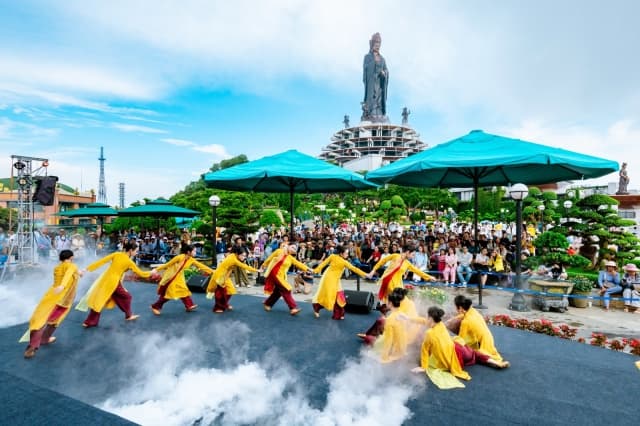 Trung thu Tây Ninh sốt rần rần với Lễ hội nông sản và chợ Lá núi Bà Đen