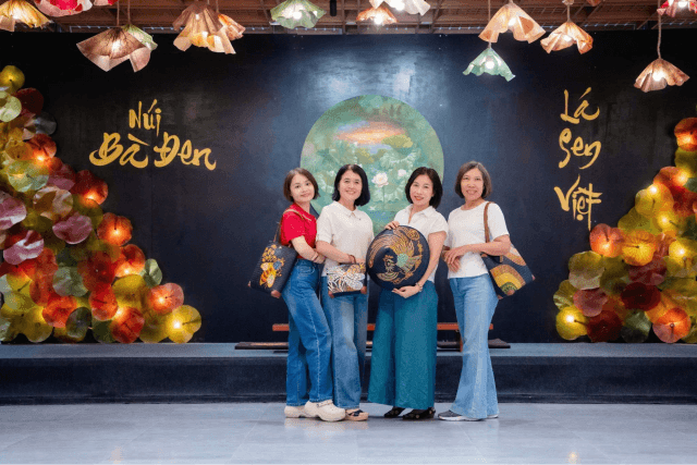 Món quà thủ công từ bàn tay người thợ xứ Huế trên Núi Bà Đen