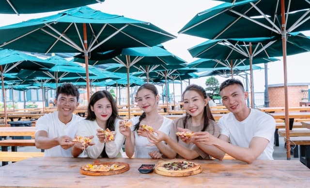 Một vòng thế giới qua bản đồ ẩm thực trên đỉnh Núi Bà Đen