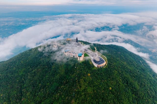 View từ đỉnh Núi Bà Đen có gì hấp dẫn? Toàn cảnh Tây Ninh từ độ cao 986 m