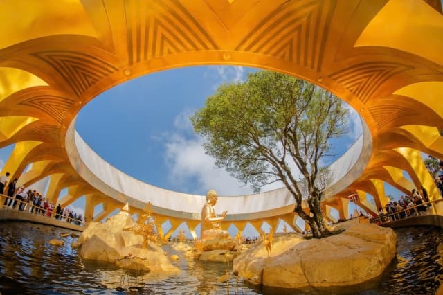 “Giải mã” sắc vàng của Tôn tượng Đức Phật Câu Na Hàm Mâu Ni trên núi Bà Đen