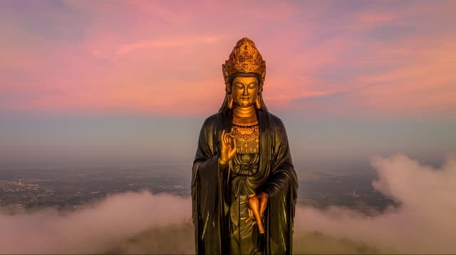 Lên núi Bà Đen “xuyên không” từ quá khứ, hiện tại đến tương lai