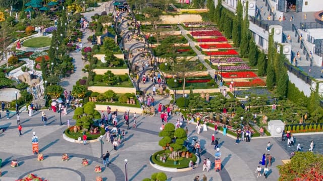 Không khí lễ Hội xuân Bà Đen bùng nổ ngày đầu xuân mới