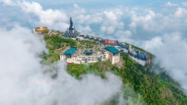 Trục tâm linh Tam Thế: Hành trình chiêm bái, “reset” tâm hồn trên đỉnh núi Bà Đen