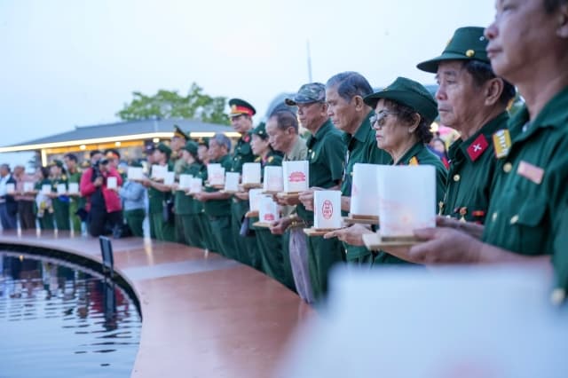 Núi Bà Đen tổ chức dâng đăng tưởng nhớ các anh hùng liệt sĩ ngày 27/7