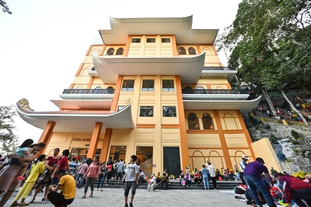 Nhà ga Chùa Hang