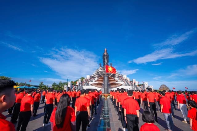 Núi Bà Đen tổ chức nhiều hoạt động quy mô mừng Phật Đản và đại lễ 30/4