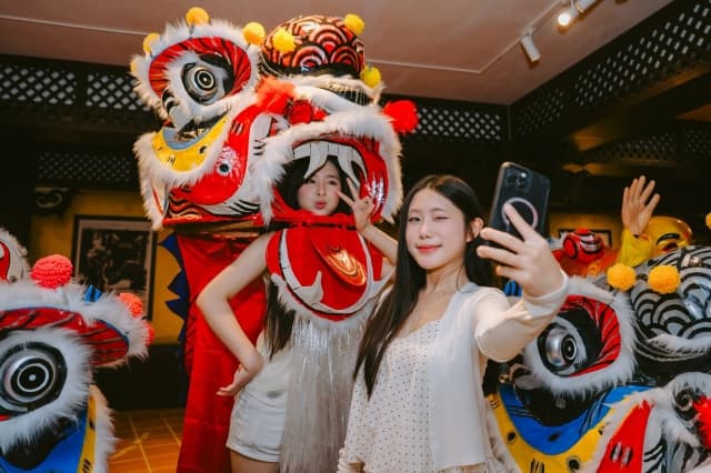 Ghé bảo tàng Lân Sư Rồng Sun World Ba Na, chạm mùa trăng giữa đỉnh mây