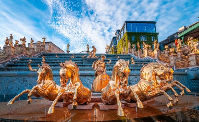 Thác Thần Mặt trời - “Bữa tiệc của các vị thần trên đỉnh núi Chúa”