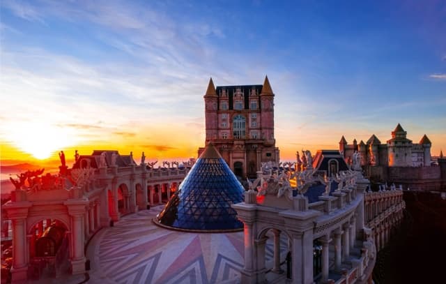 Check-in Quảng trường Nhật Thực - nơi giao thoa giữa ngày và đêm