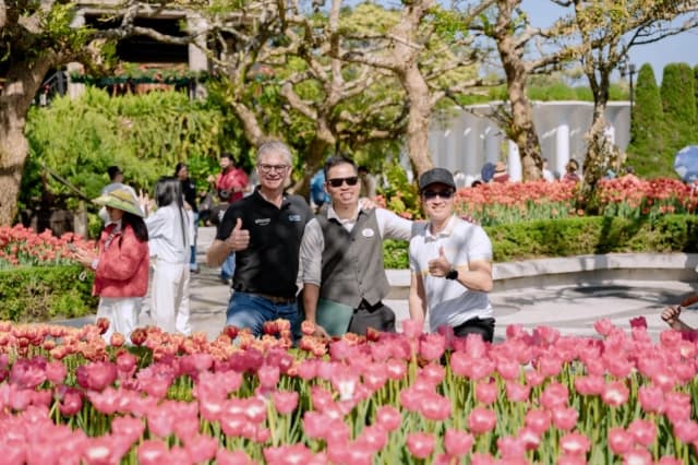 Sun World Ba Na Hills mời chuyên gia Hà Lan hỗ trợ chuẩn hóa quy trình trồng tulip