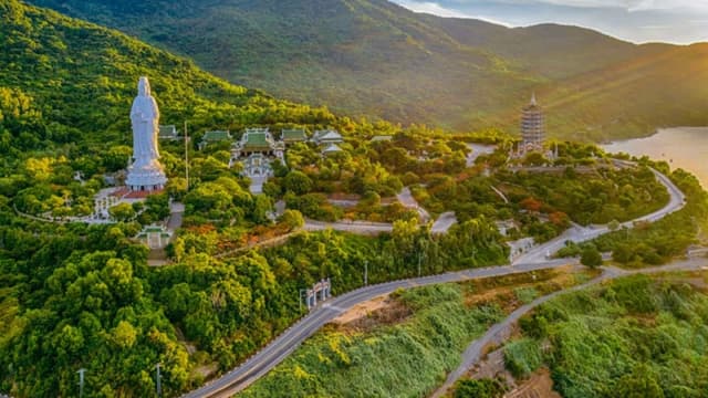 Chùa Linh Ứng Bãi Bụt – Hành trình về miền đất Phật