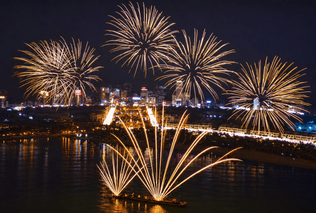 Lộ diện tọa độ ngắm trọn màn pháo hoa nghệ thuật tại Sun Bavaria Cat Ba