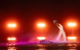 Nóng: Show diễn Jetski bắn pháo hoa trên mặt biển tại Cát Bà khởi động