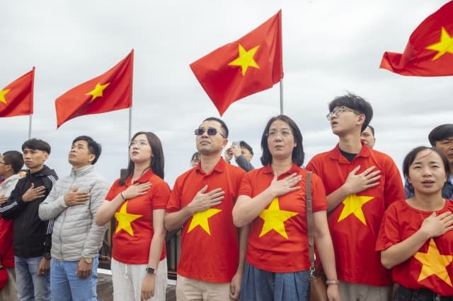 Cẩm nang du lịch: Hà Nội rợp cờ hoa kết hợp Sa Pa lúa vàng 2/9