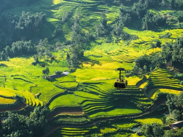 Fansipan rộn ràng với lễ hội Mùa vàng Bản Mây