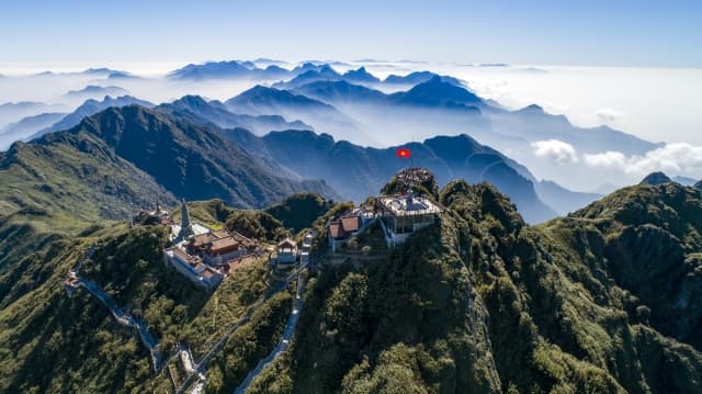 Sun World Fansipan Legend lần thứ 6 được vinh danh ‘Điểm du lịch có thắng cảnh thiên nhiên hàng đầu thế giới’