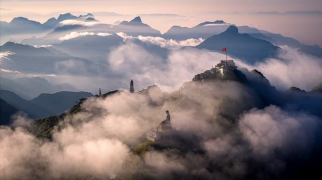 Báo Nhật kinh ngạc trước trải nghiệm “họp online” trên đỉnh Fansipan?