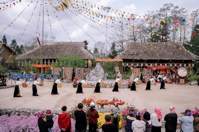 Sa Pa: 8/3 này, lên Fansipan “săn” mây, ngắm hoa và xem show “Đỉnh thiêng du ký”