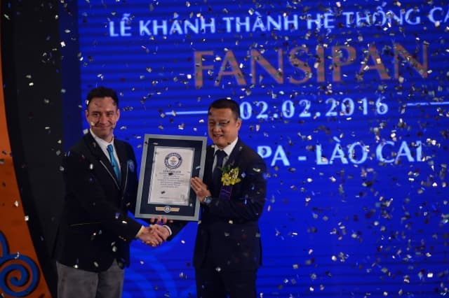 Hành trình thập kỷ khai hoa của cáp treo Fansipan qua ảnh