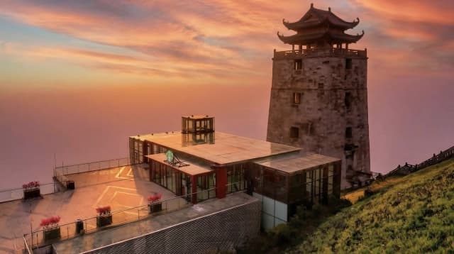 Cà phê trên đỉnh Fansipan - Góc ngắm biển mây giữa đại ngàn