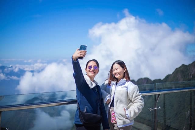 Một ngày ở Fansipan mùa thu: Chạm biển mây, khám phá bản làng Tây Bắc