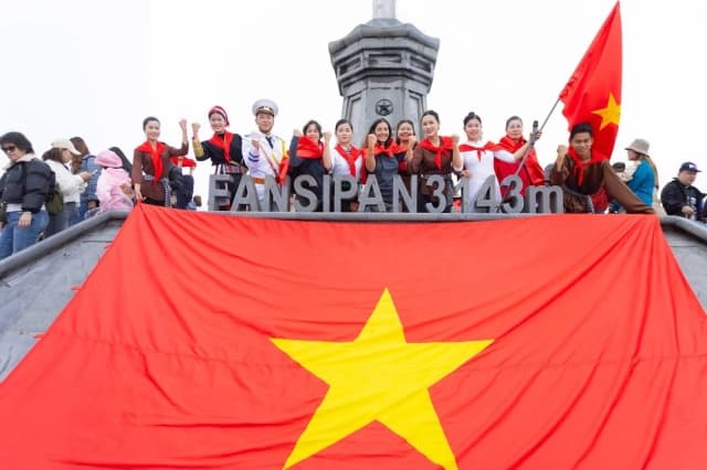 Fansipan trong ký ức du khách: Hành trình 10 năm của cảm xúc và tự hào