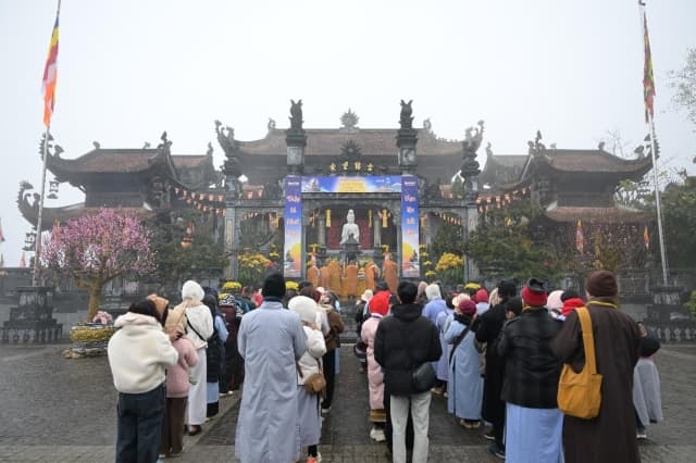 Sa Pa: Hàng nghìn du khách rộn ràng khai hội “Mở cổng trời” tại Fansipan