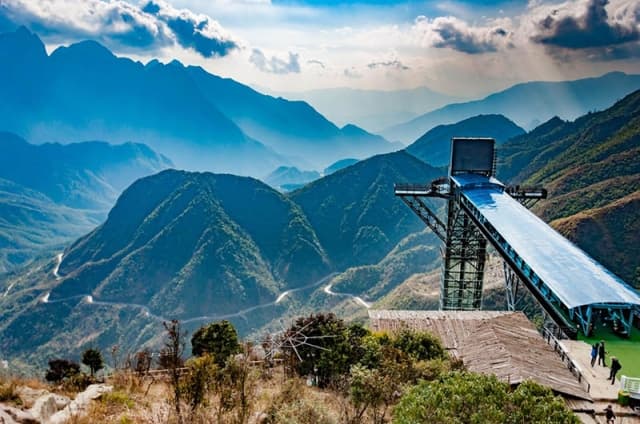 Cầu kính Sa Pa: Giá vé – Cách di chuyển – 6 trải nghiệm nên thử