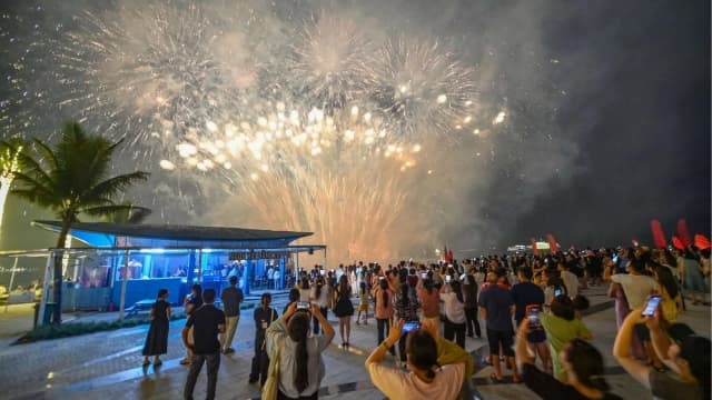 Bãi Cháy ở đâu, có gì chơi mà dân du lịch đổ bộ thu 2026
