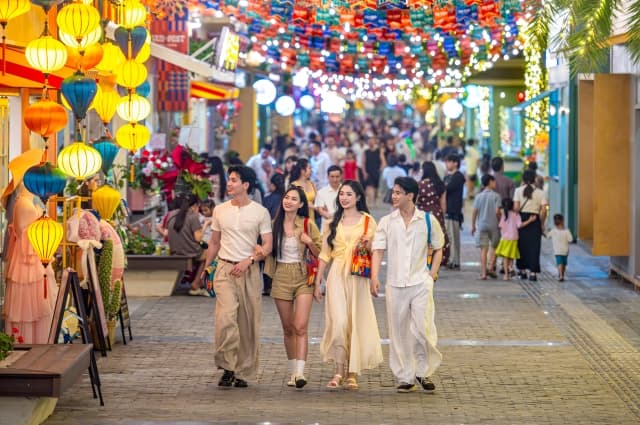 Chợ đêm VUI-Fest Ha Long bùng nổ trải nghiệm dịp nghỉ lễ 30/4 – 1/5