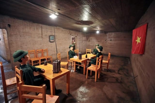 Khám phá hang Quân Y Cát Bà: Hành trình chạm đến dấu ấn lịch sử