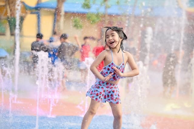 Hàng ngàn du khách nô nức đến Sun World Ha Nam - thiên đường “giải nhiệt” mới tại miền Bắc
