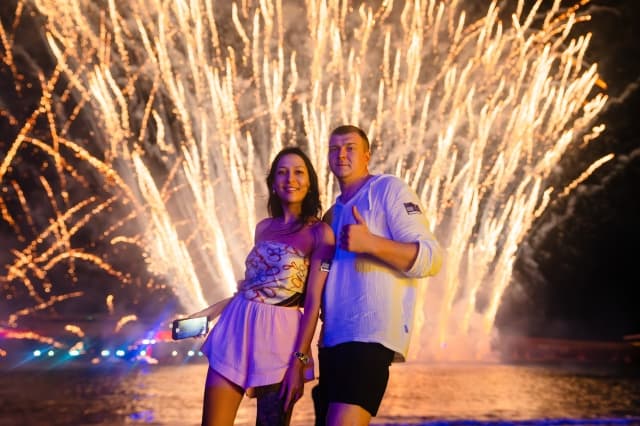 Chill Show: Combo “đỉnh nóc kịch trần” để xem Symphony of The Sea