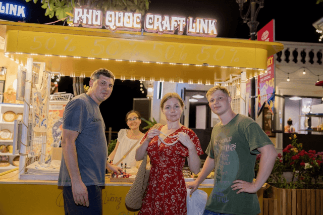 Chợ đêm Vui Phết (VUI-Fest Bazaar) - Thiên đường mua sắm và vui chơi tại Phú Quốc