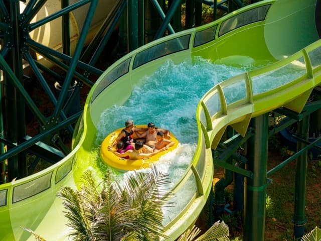 Khám phá Wavy Whirl – Lốc Xoáy Nhiệt Đới: Làn trượt nước thế hệ mới đầu tiên trên thế giới tại Hòn Thơm