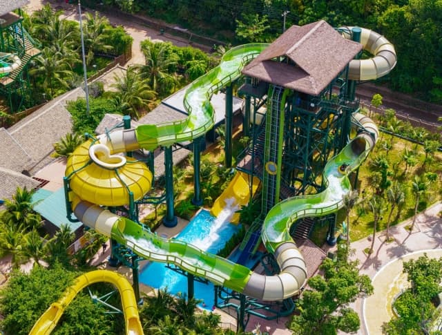 Review khu trò chơi cảm giác mạnh tại Aquatopia mùa hè