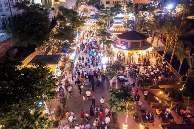 Trải nghiệm phố đêm tại Sunset Town có gì đặc biệt?