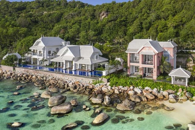 Cùng review JW Marriott Phu Quoc Emerald Bay chi tiết 2026
