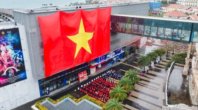 Nam đảo Phú Quốc tưng bừng Quốc khánh: Đại kỳ 500m² và pháo hoa “đốn tim” du khách