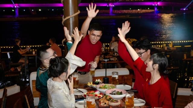 Bật mí cách chọn nhà hàng phù hợp nhóm đông tại Nam đảo