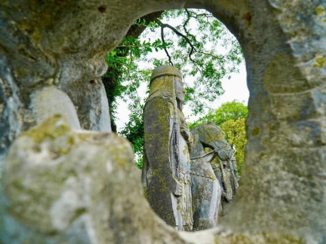 Khám phá nghề chạm khắc đá tại làng Nhồi Thanh Hóa