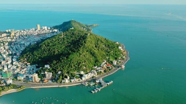 Discover Vi Ba Mountain: An ideal cloud hunting and sea gazing spot in Vung Tau